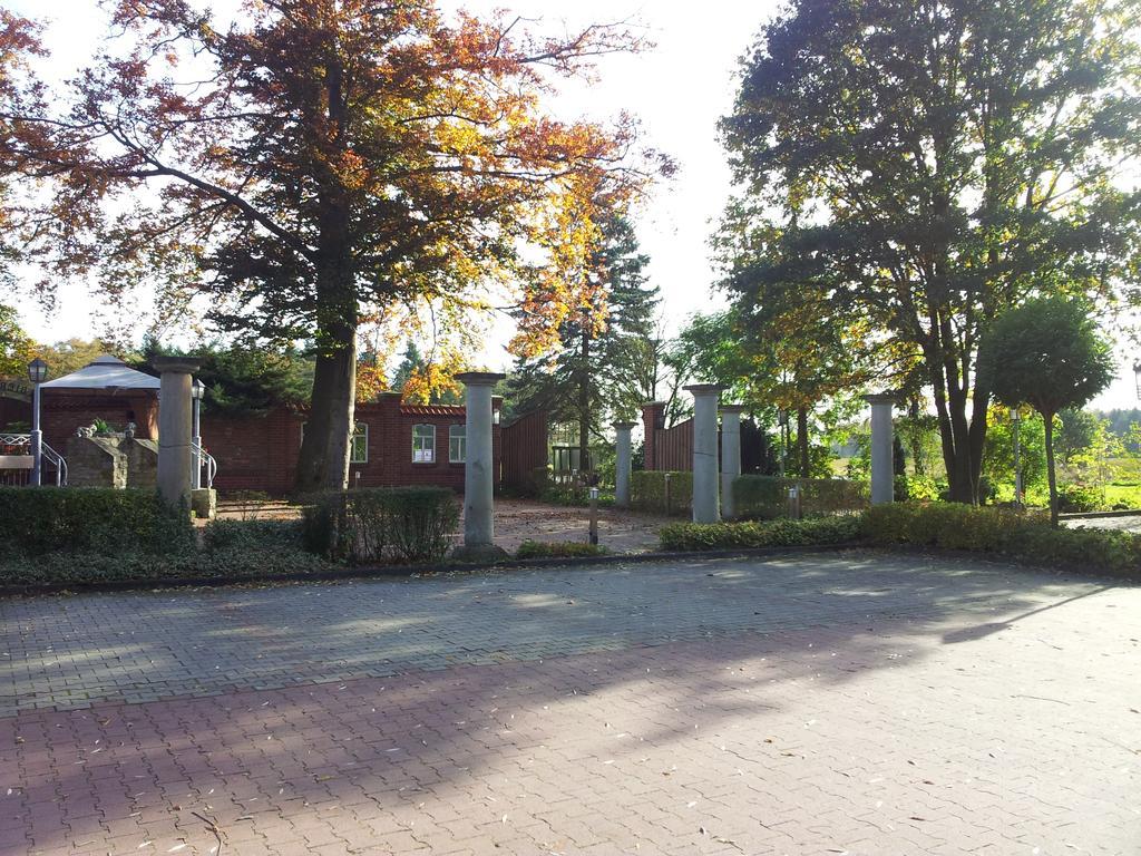 Hotel Restaurant Am Pfauenhof Quakenbrück Exterior foto